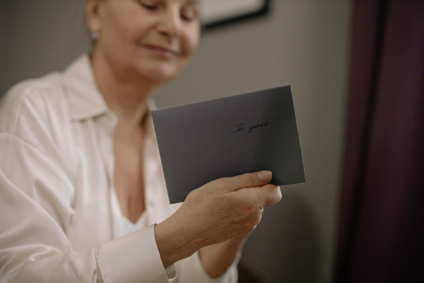 Turn Business Cards Into Greeting Cards with Contacts+ and Benchmark Email